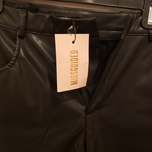 NWT MISGUIDED FAUX LEATHER PANTS - Picture 5 of 5
